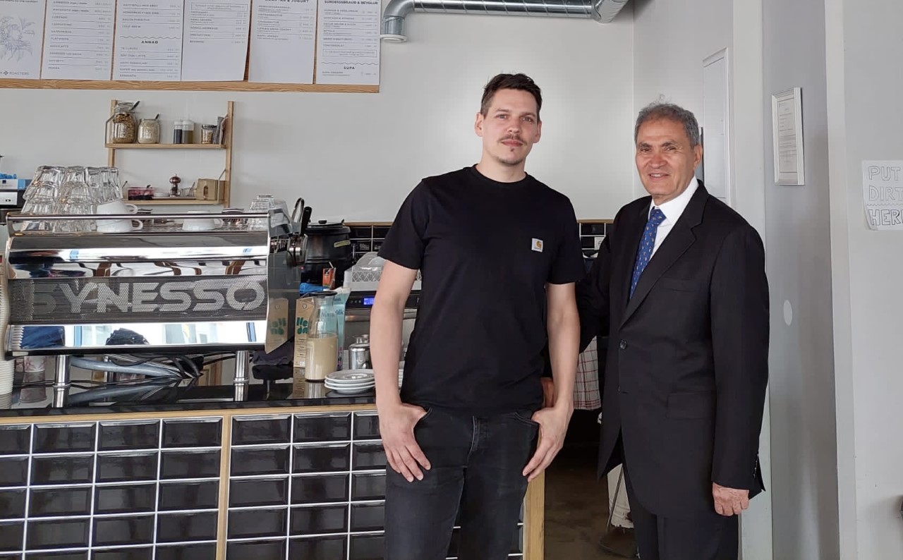 Embajador Cesar Tulio Delgado y Torfi Iór Torfason, coopropitario  Reykjavík Roasters; 