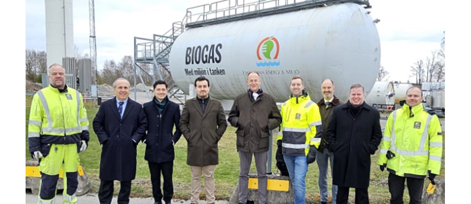 Embajador de Colombia y miembros de su equipo visitaron las plantas de batería de Scania en Södertälje y de biogás de Eskilstuna