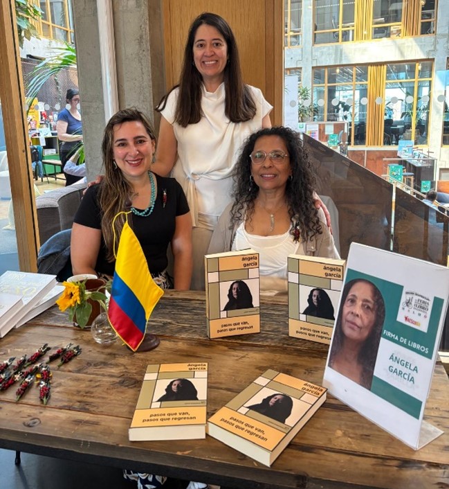 Poeta colombiana, Angela García, participó en la franja académica en la Feria del Libro de Malmo-3.jpg