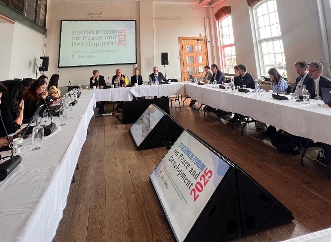 El embajador de Colombia Guillermo Reyes participó en el foro de paz de Estocolmo 2025