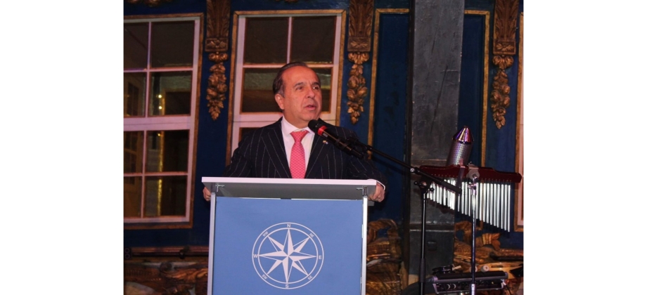 El Embajador de Colombia Guillermo Reyes Gonzáles saludó al Cuerpo Diplomático acreditado y a importantes funcionarios suecos, durante una velada de muestra de tradiciones navideñas colombianas
