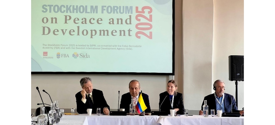 El embajador de Colombia Guillermo Reyes participó en el foro de paz de Estocolmo 2025