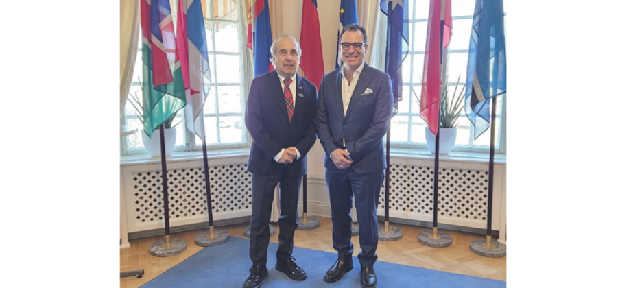 Embajador de Colombia, Guillermo Francisco Reyes González, sostiene una reunión con el director Ejecutivo de IDEA International para tratar el tema del posible ingreso de Colombia a este organismo