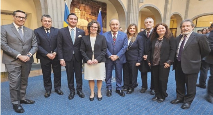Foto: Embajada de Colombia. Embajadores de América latina ante el Reino de Suecia. Centro: Ministra de Asuntos de la Unión Europea SraJessika Roswall.